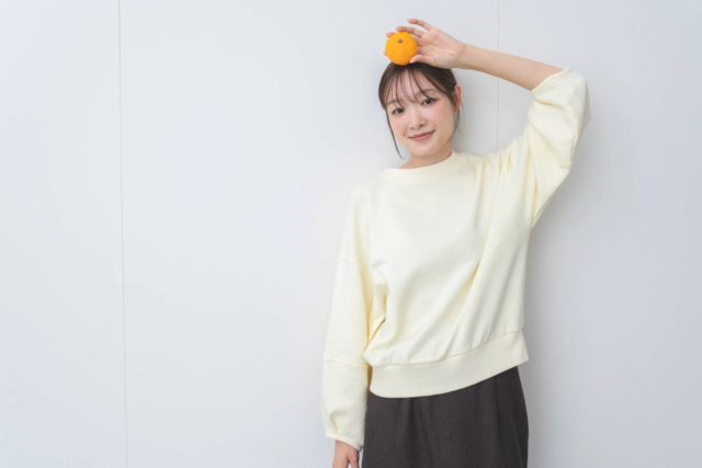 みかんが服に大変身！？🍊 福岡発サステナブルブランド「rrrrrrrrr」が廃棄果実で染めた新作スウェットを販売開始！