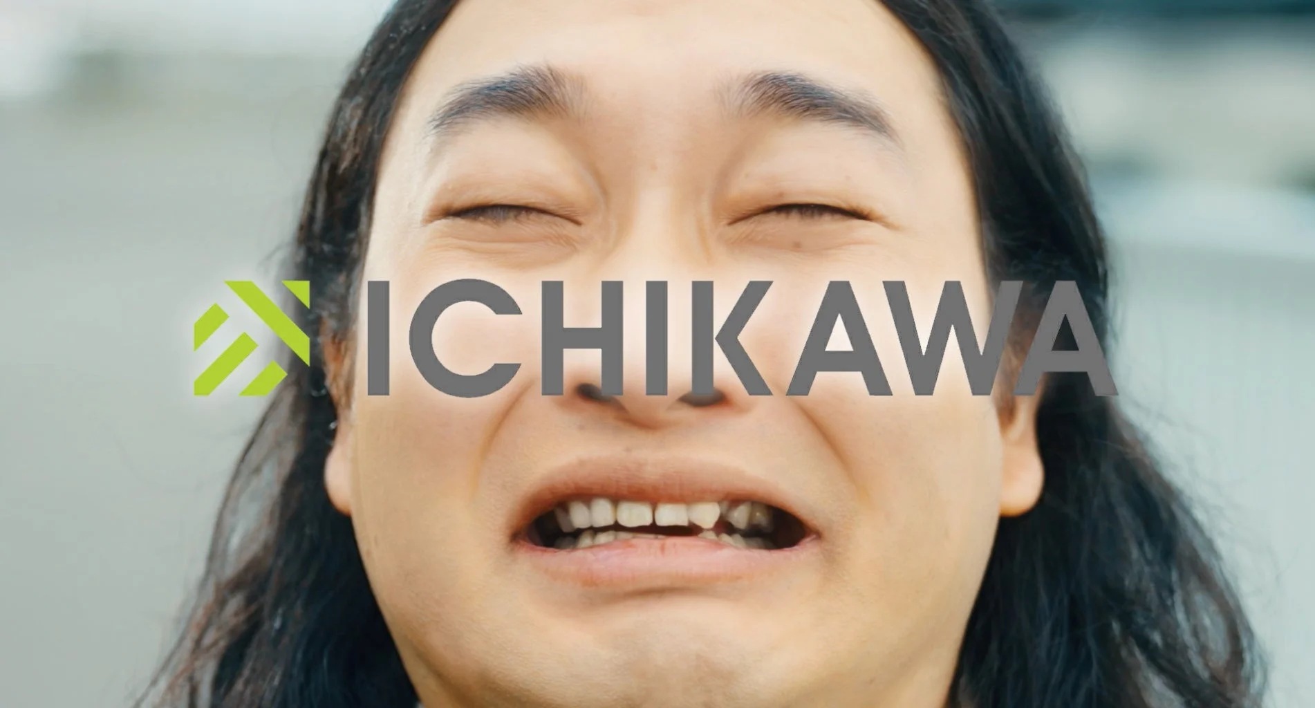 男性の顔とICHIKAWAロゴ
