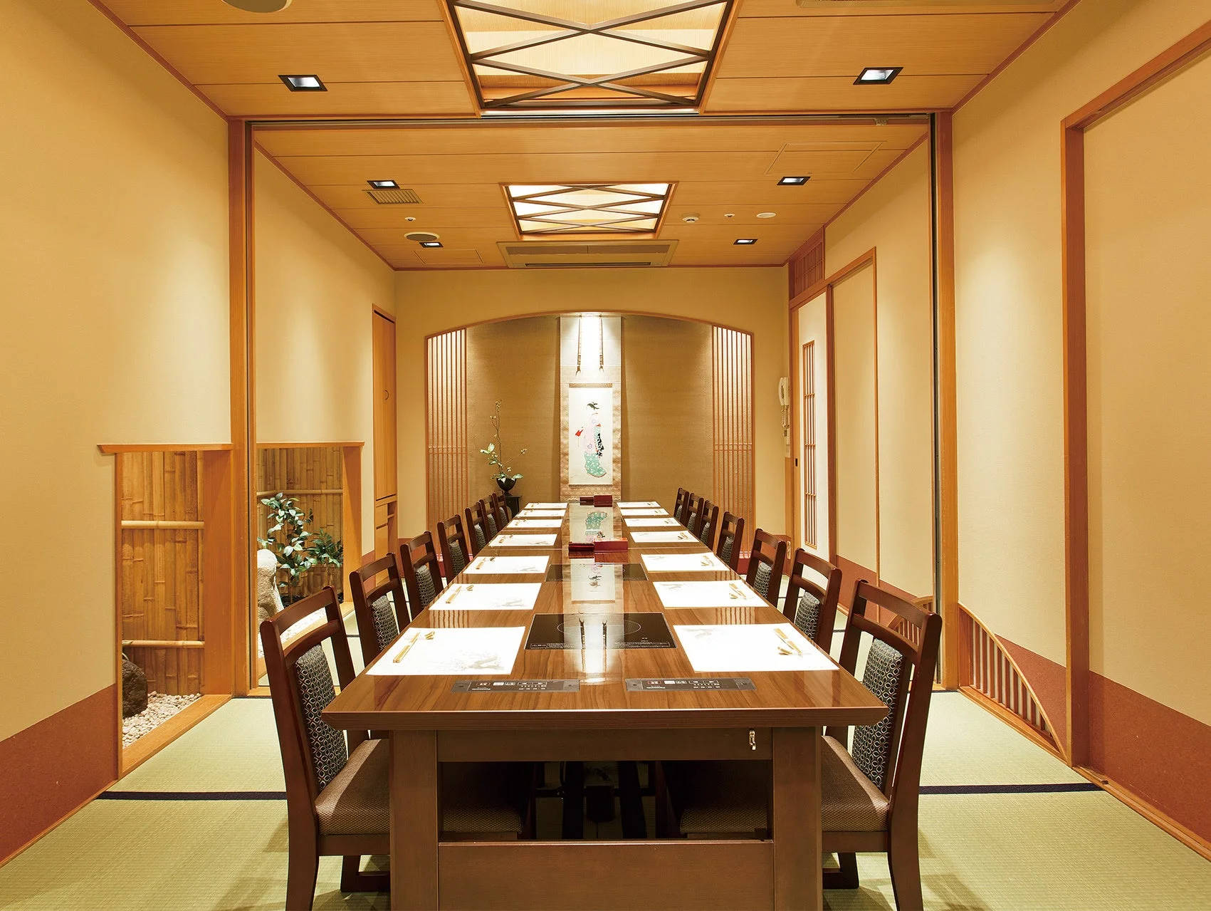 梅の花店舗の和室