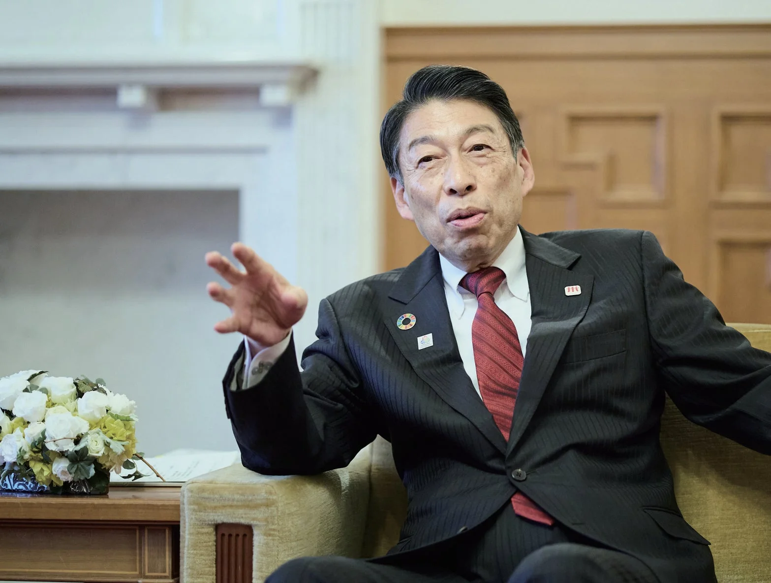 服部誠太郎知事のインタビュー風景