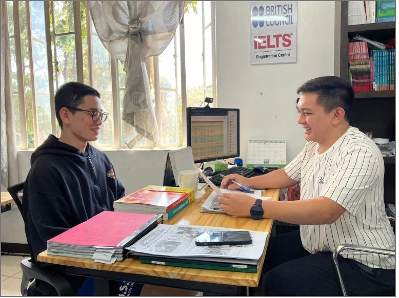 IELTS登録センターでの相談風景