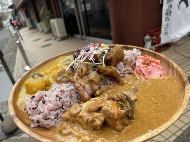 高田馬場に新風！老舗喫茶店勤務の女性が贈る、昼限定の薬膳専門店「哺乳類の化石」が本日オープン✨