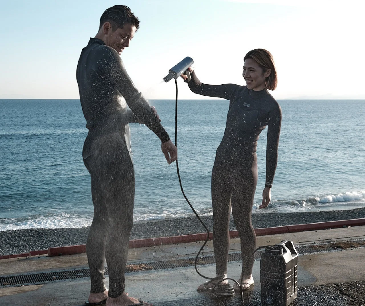 ウェットスーツのカップル