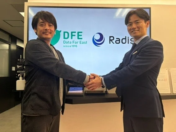 握手するDFE向井代表取締役とRadish浦田代表取締役
