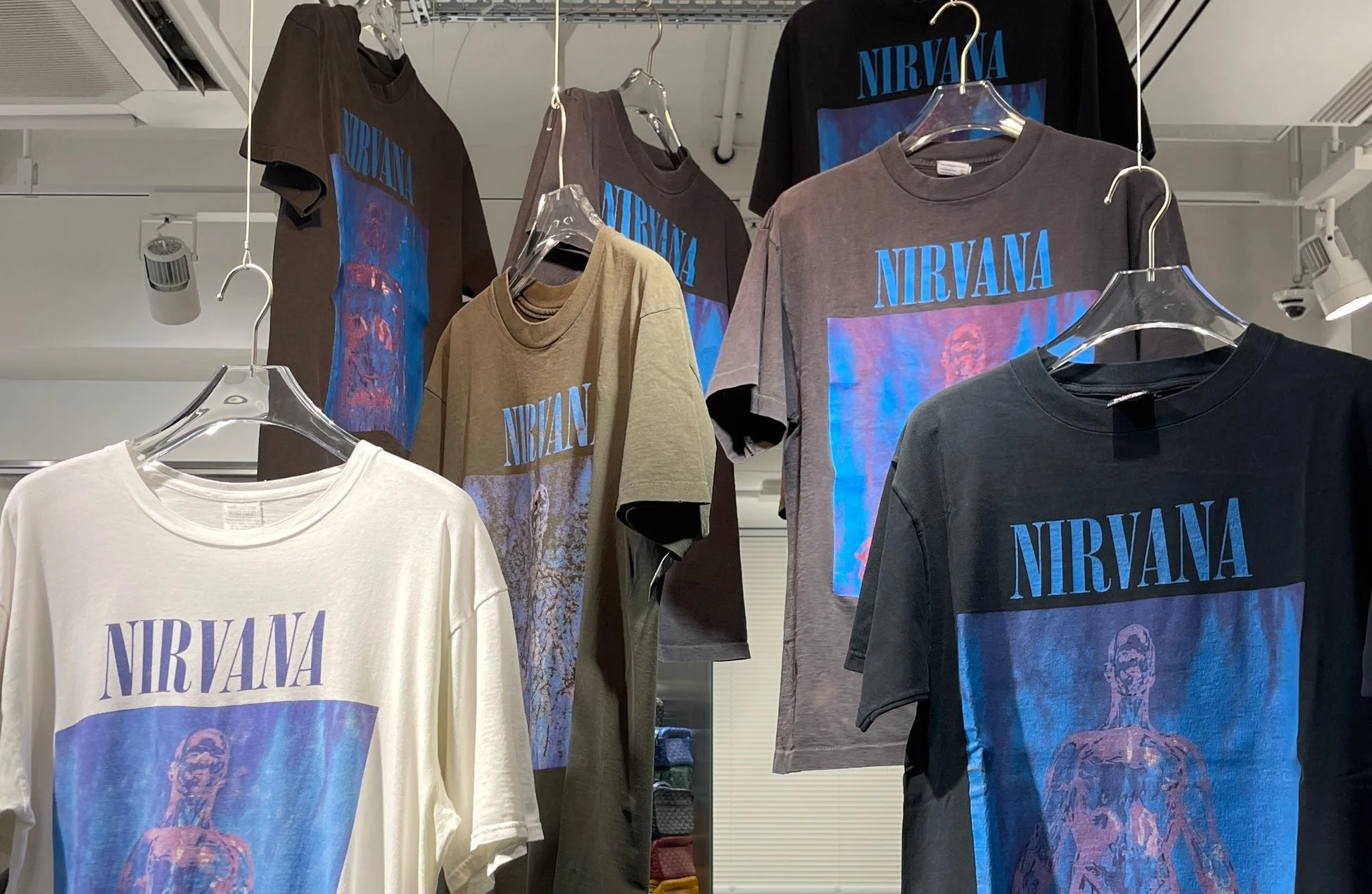 NIRVANA Tシャツのディスプレイ