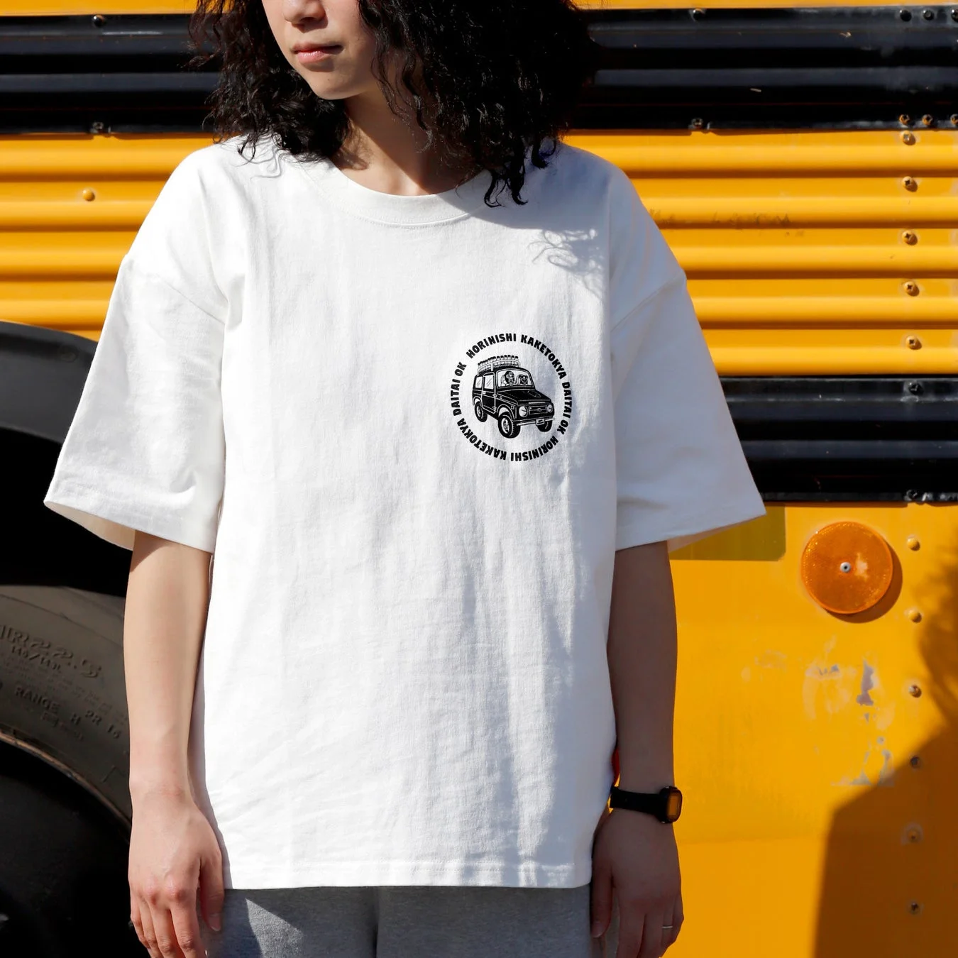 白Tとスクールバス