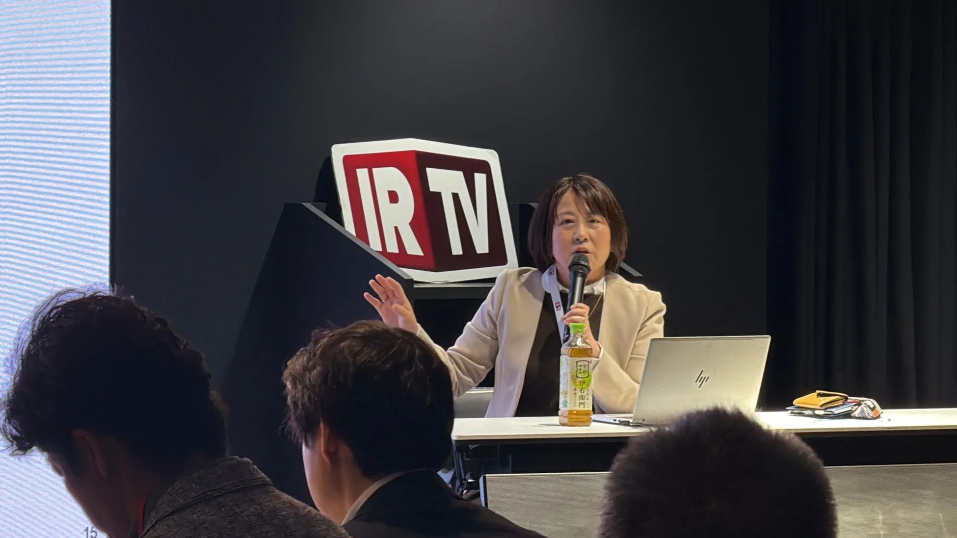 講演中の市川祐子氏